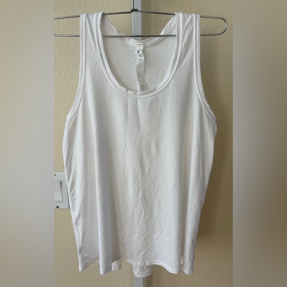 NWOT - Lululemon Essential Tank *Train in White - Size 4 - Picture 6 of 8